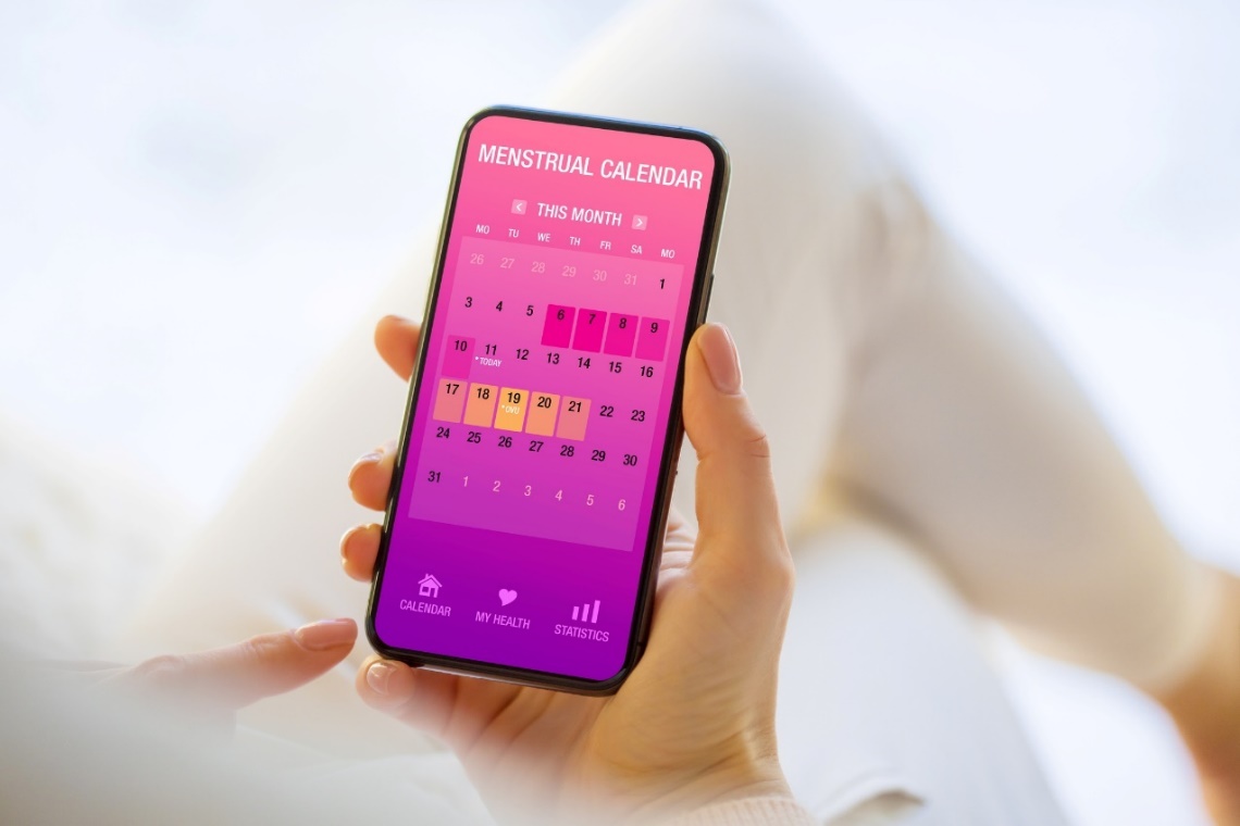 Kalendarzyk miesiączkowy - rodzaj aplikacji mobilnej do obliczania miesiączki, owulacji i okresu płodnego kobiety. Źródło: Getty Images Kalendarz menstruacyjny - rodzaj aplikacji mobilnej do obliczania miesiączki, owulacji i okresu płodnego kobiety.