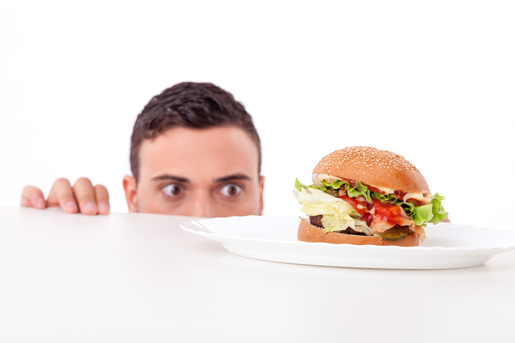 Stres, obciążenie pracą, psychika Źródło: thinkstock photos Człowiek ma apetyt, na jego talerzu leży hamburger