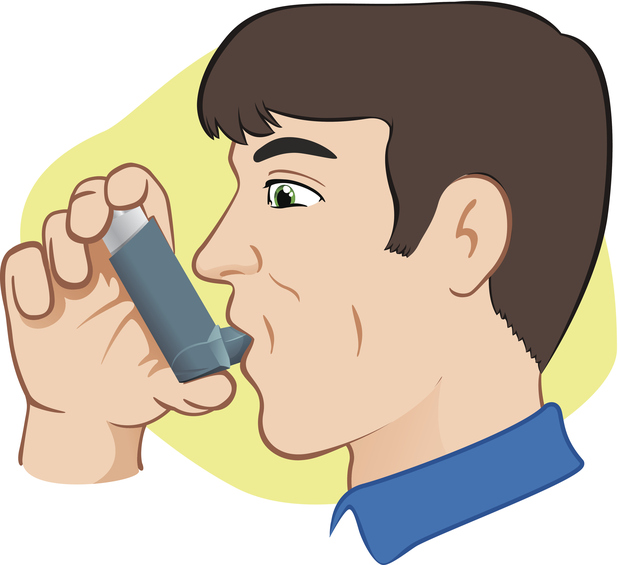 Kaszel towarzyszy atakowi astmy Źródło: Thinkstock Photos mężczyzna z inhalatorem na astmę