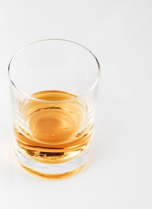 szklanka alkoholu