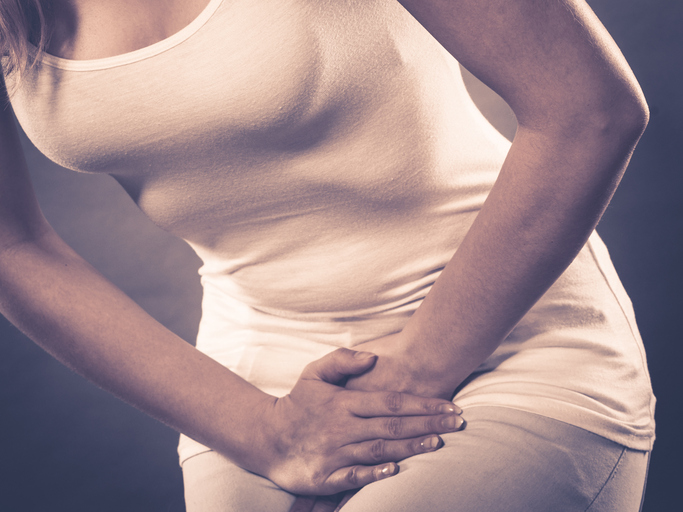 Oprócz swędzenia występuje również nieprzyjemny ból. Zdjęcie: Thinkstock photos kobieta odczuwa ból w okolicy narządów płciowych, swędzenie pochwy, zapalenie pochwy, ból w okolicy i podbrzuszu