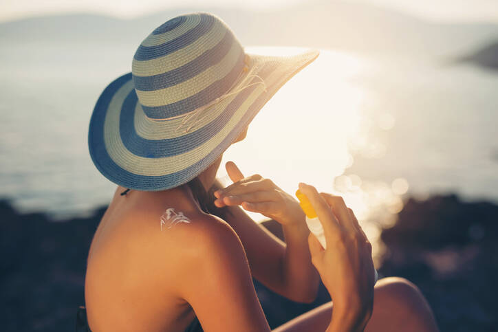 Jak wybrać filtr przeciwsłoneczny? Dlaczego 50 u dzieci i co to jest UV, SPF, fototyp?