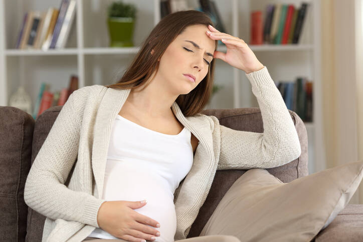 Kręcenie się w głowie w ciąży: na początku i jako objaw, co jeszcze oznacza?