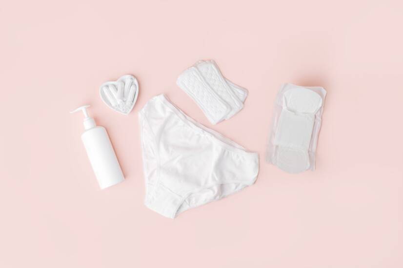 Higiena menstruacyjna: jak wybrać środki wspomagające? Poznaj zagrożenia i zasady