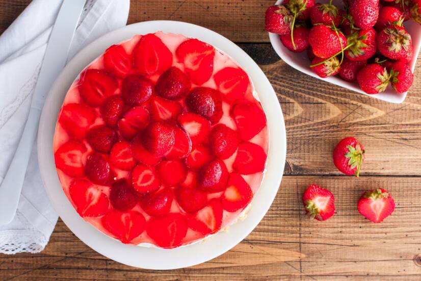 Przepis na zdrowy sernik truskawkowy z mascarpone