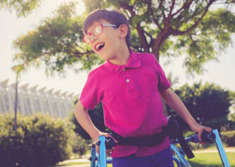 Porażenie mózgowe: jakie są jego przyczyny i jak się objawia?