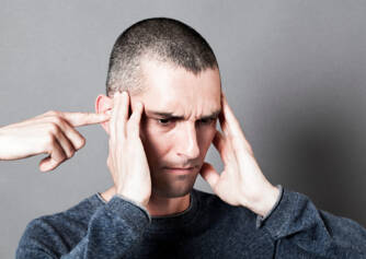 Kłucie w uchu: od przeciągu czy od kręgosłupa szyjnego? Istnieje kilka przyczyn...