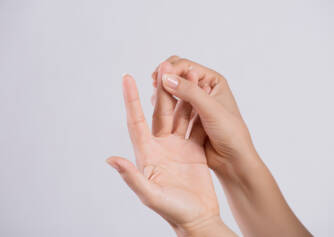 Jaka jest przyczyna bólu promieniującego do palców rąk lub nóg?