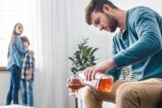 Alkoholizm: powszechny problem w rodzinach? Przyczyny, objawy i etapy