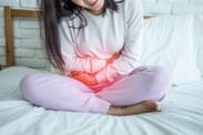 Ból podbrzusza podczas menstruacji lub menopauzy - co pomaga? + 5 wskazówek