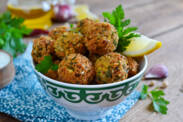 Falafel pieczony w piekarniku - zdrowy przepis z ciecierzycy nie tylko dla wegan