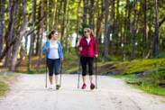 Nordic walking: Nordic walking dla zdrowia? Dowiedz się o efektach i odpowiednim sprzęcie
